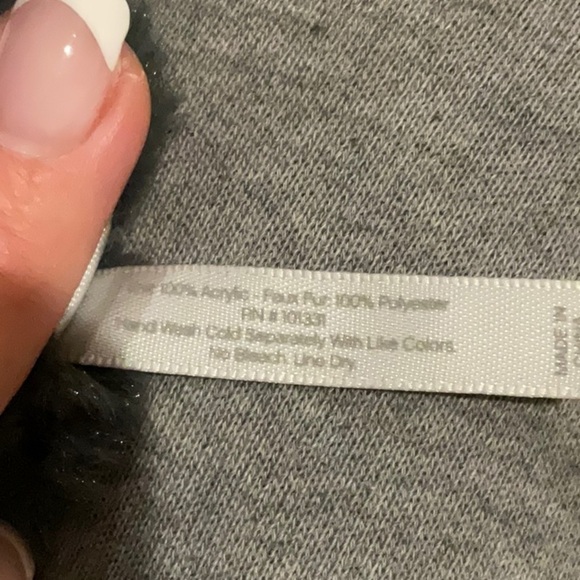 Charlotte Russe Gray Chunky Knit Circle Scarf / Cowl - Picture 9 of 9